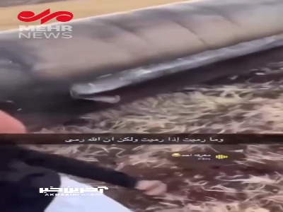 بوستر جداشونده موشک ایرانی منقش به آیه «و ما رمیت...» در شمال اردن