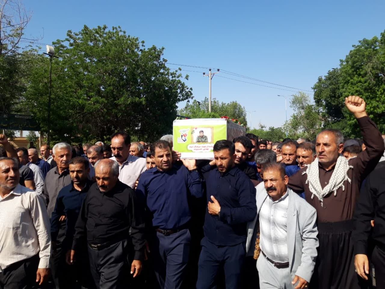 عکس/ پیکر شهید پدافند هوایی در دزفول تشییع شد