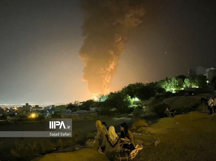 عکس/ آتش سوزی انبار نفت شهران تهران در پی حمله اسرائیل 