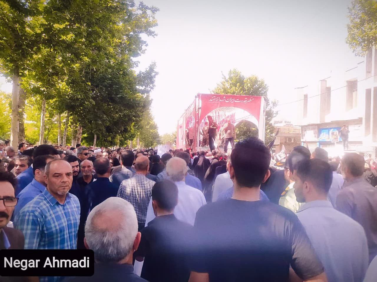 هم‌گام با لاله‌ها؛ بدرقه تا بهشت