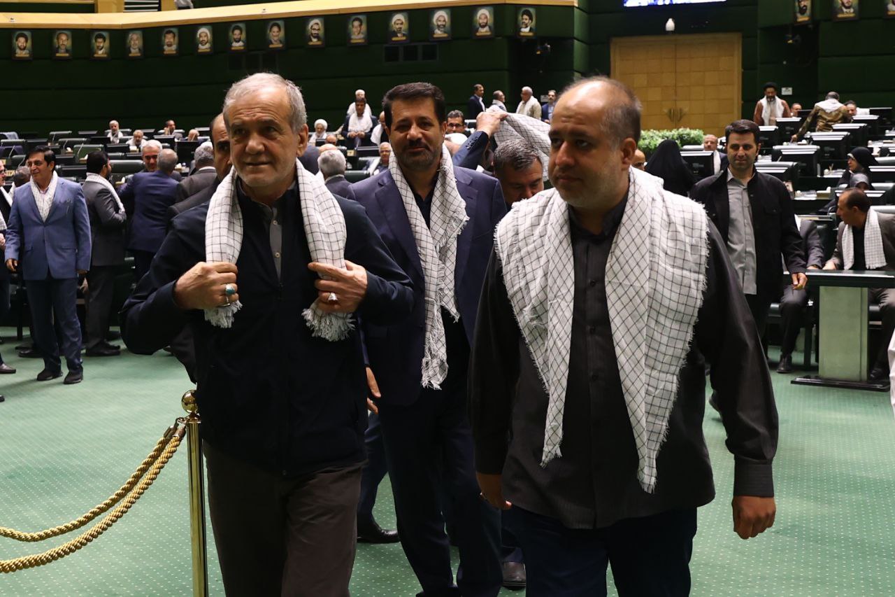 عکس/ شعار مرگ بر اسرائیل در صحن مجلس
