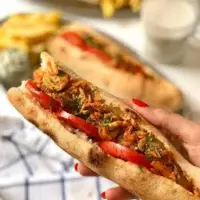 یک ساندویچ مقوی و خوشمزه‌!