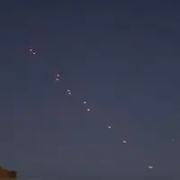 صحنه‌ تقابل پدافند هوایی با ریزپرنده‌ها از آسمان قشم