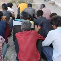 خروج تعدادی از معتادان از یک کمپ ترک اعتیاد در شرق تهران