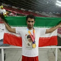 دونده نابینای همدانی مدال جهانی خود را تقدیم گوینده شجاع صداوسیما کرد