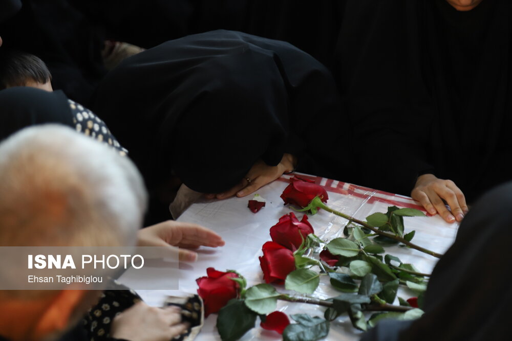 عکس/ مراسم وداع با شهدای پدافند و سپاه زنجان
