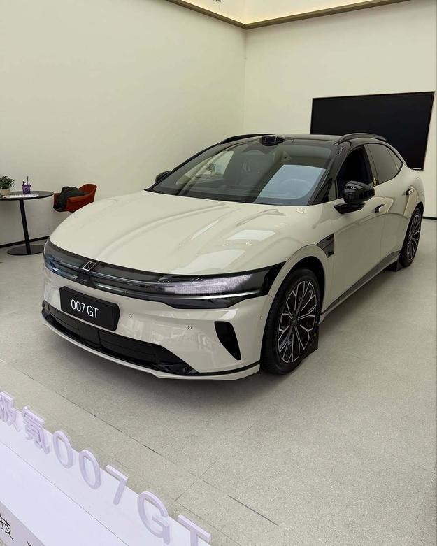 زیکر ۰۰۷ GT: جدیدترین واگن لوکس برقی مدل ۲۰۲۵