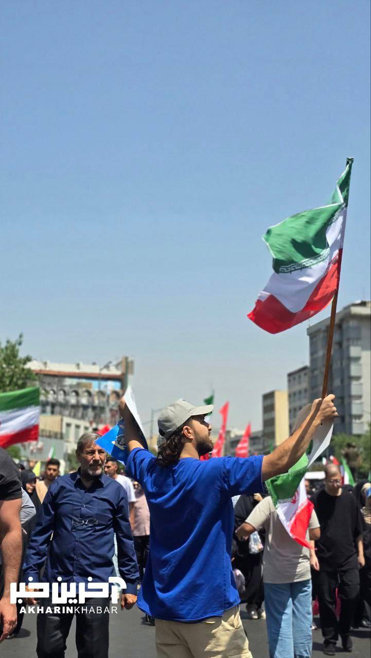 عکس/ حضور متنوع مردم تهران در نماز جمعه خشم و نصر