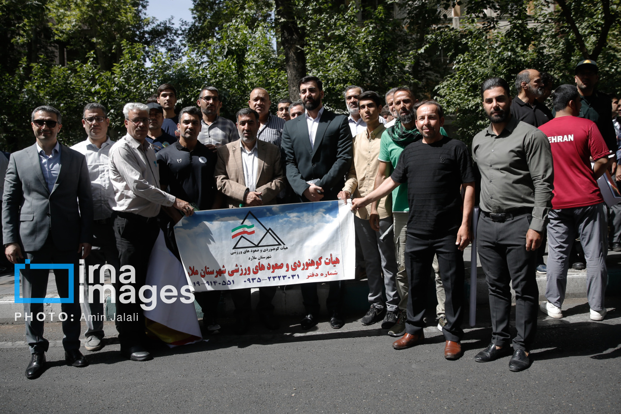 عکس/ تجمع اعتراضی ورزشکاران ایرانی مقابل دفتر سازمان ملل