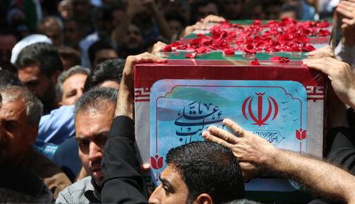 تشییع پیکرهای ۳ عضو یک خانواده غیرنظامی در اندیمشک