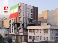 نصب پرچم ایران بر ساختمان‌های مورد اصابت رژیم صهیونیستی در تهران