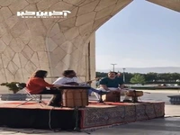 اجرای زنده علی قمصری در میدان آزادی