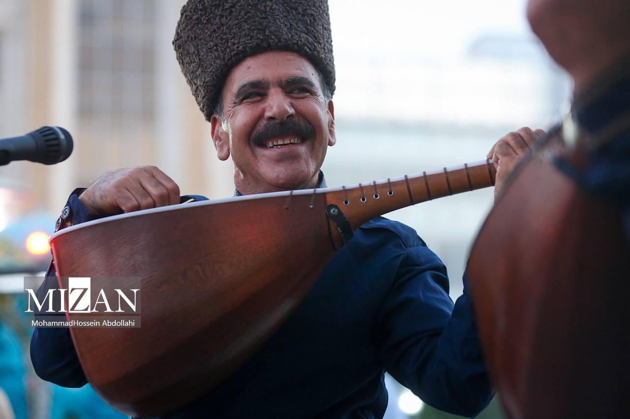 اجرای موسیقی آذری در میدان هفت تیر