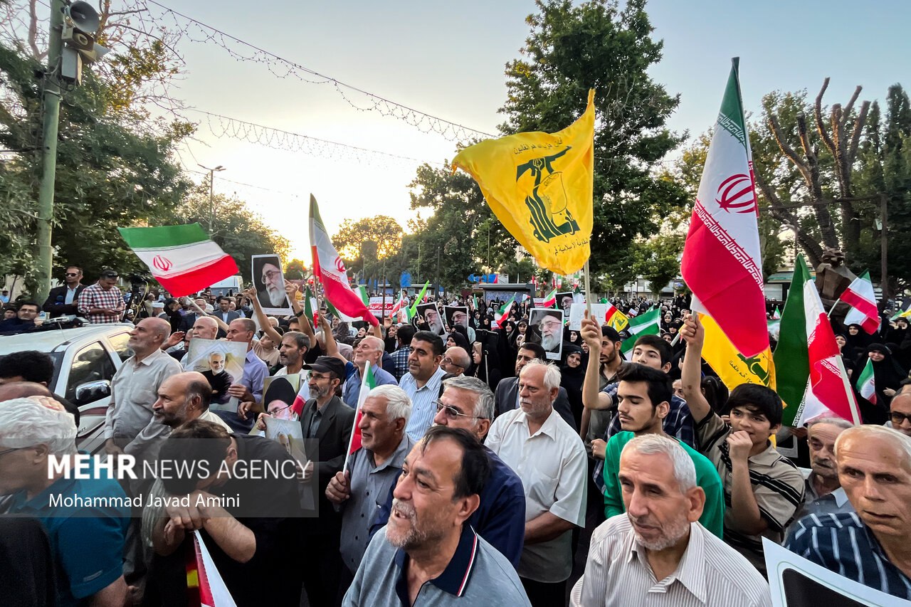 عکس/ تجمع مردمی حمایت از عملیات «بشارت فتح» در سراسر کشور
