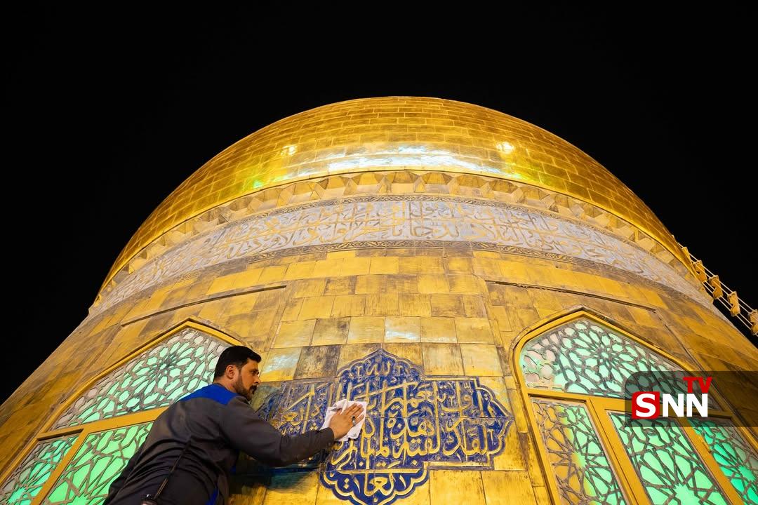 عکس/ غبار روبی گنبد امام حسین (ع) در آستانه محرم الحرام