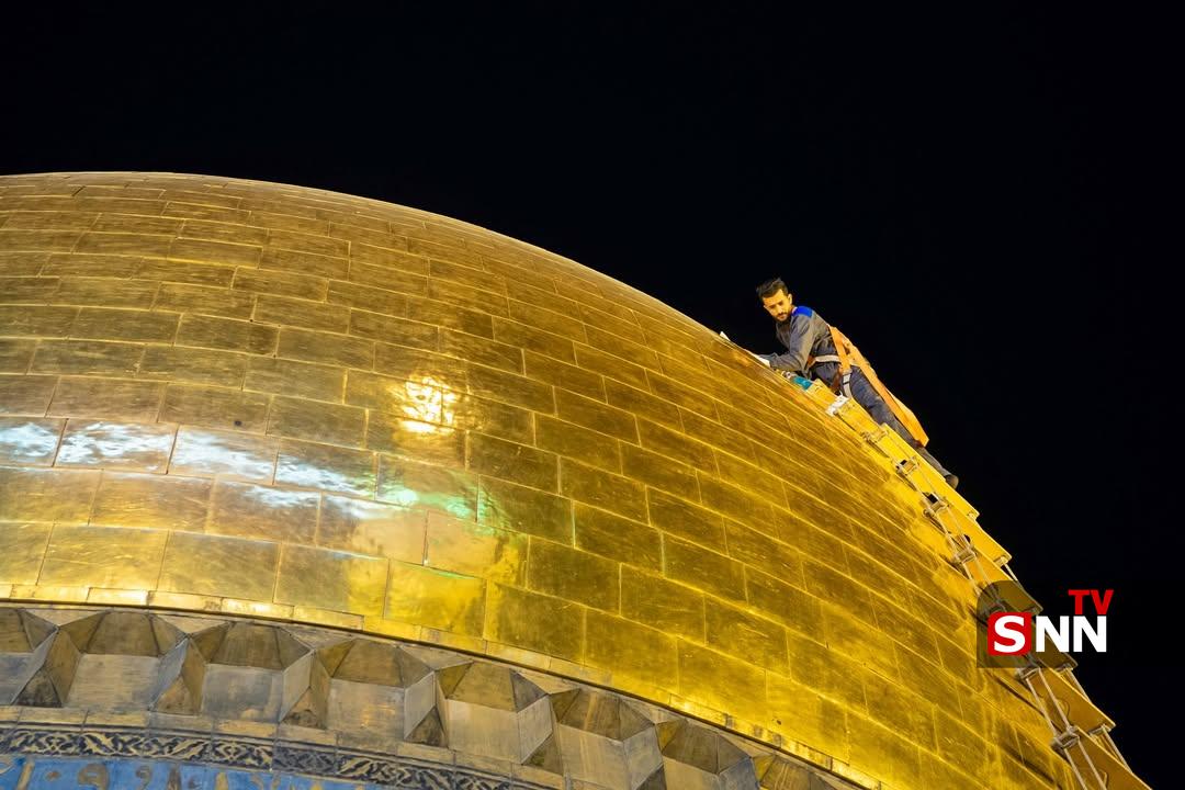 عکس/ غبار روبی گنبد امام حسین (ع) در آستانه محرم الحرام