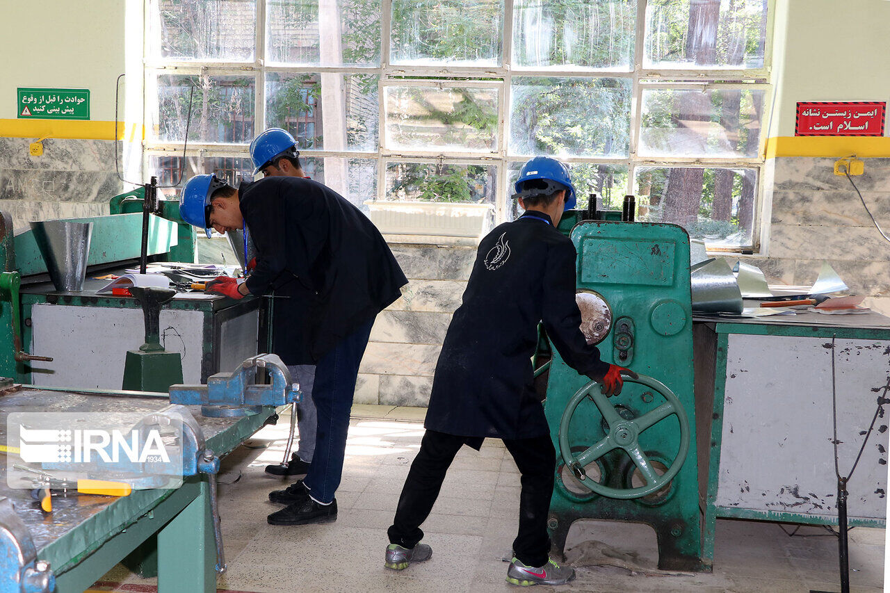 تجهیز کارگاه‌های خودرو هنرستان‌های قم با مشارکت صنایع خودروسازی