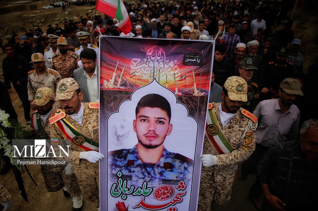 عکس/ تشییع پیکر شهید مدافع وطن «حامد ربانی»