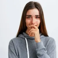 چرا وقتی نباید بخندیم ، خندمون میگیره ؟