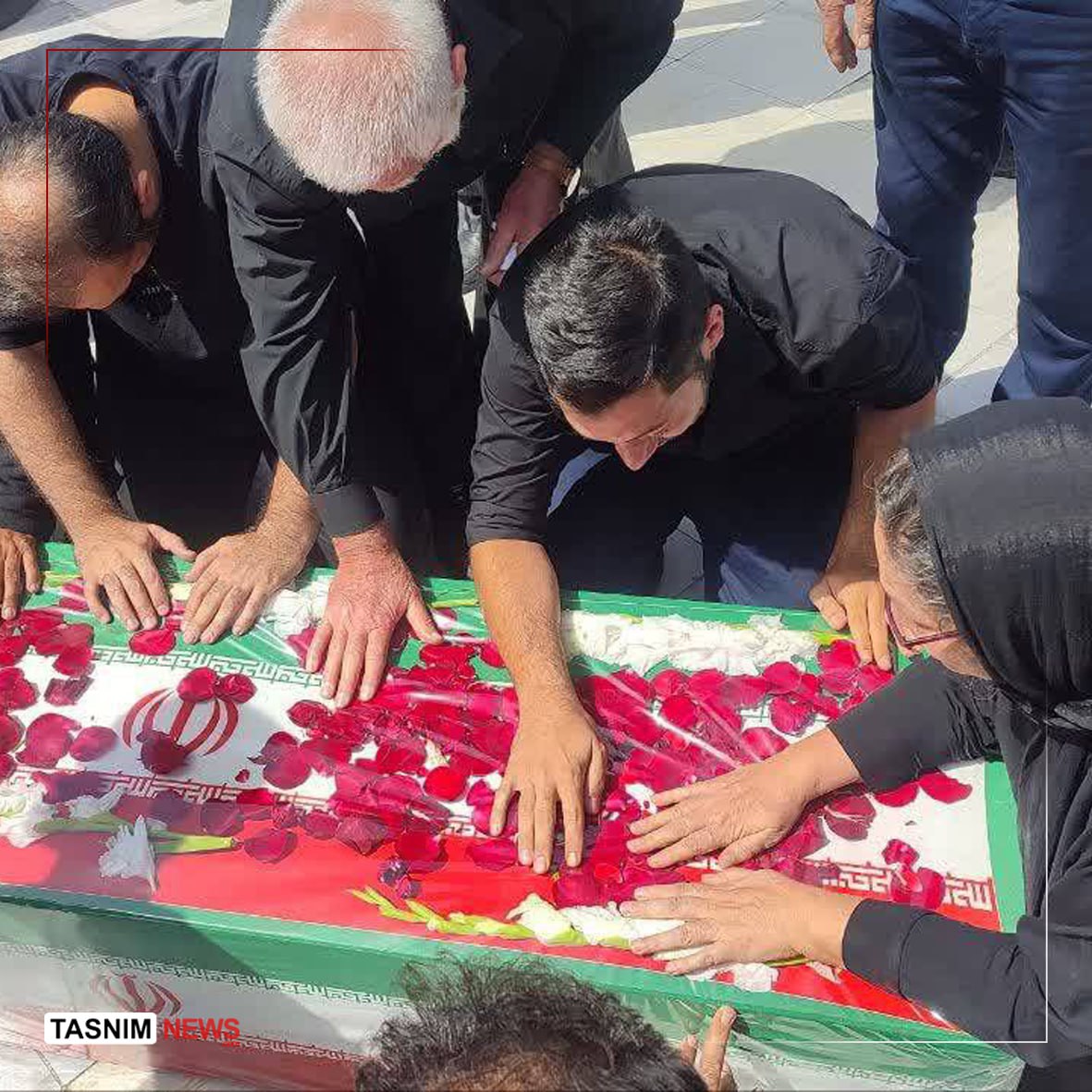 مراسم تشییع پیکر شهید دکتر مینوچهر، دانشمند برجسته هسته‌ای برگزار شد