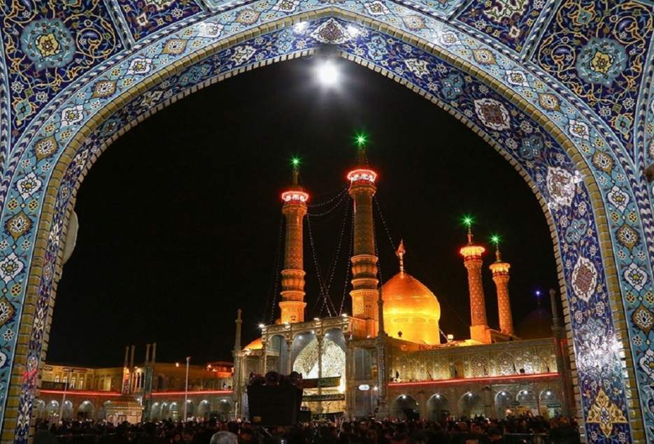 حرم بانوی کرامت سیاه پوش شد