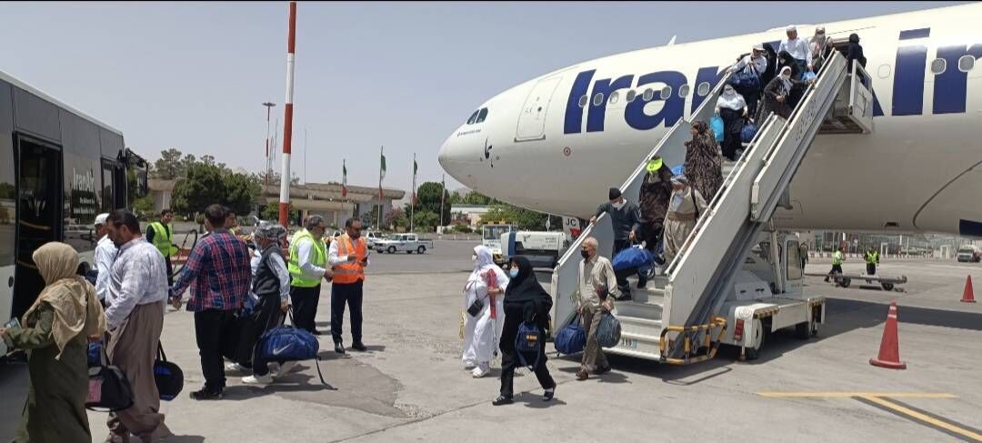 ازسرگیری پروازهای بازگشت حجاج به کشور با فرود نخستین هواپیما در مشهد