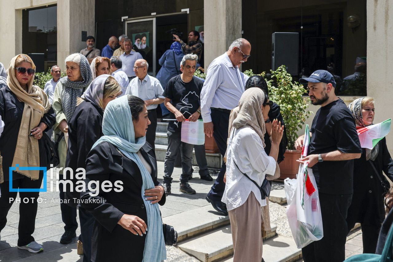 عکس/ ​​​​​​​تجمع مسیحیان در حمایت از نیروهای مسلح ایران