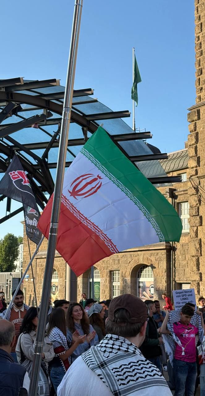 تظاهرات ایرانیان ساکن هامبورگ در اعتراض به تجاوز آمریکا و اسرائیل به خاک ایران