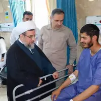 عکس/ عیادت امام‌جمعه تبریز از مجروحان تهاجم رژیم صهیونیستی