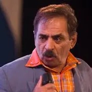 قدرت الله ایزدی : حتی با پای شکسته هم صحنه رو ترک نکردم