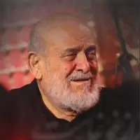 هر کسی می تواند گریه کند واجب است بر حسین ما گریه کند