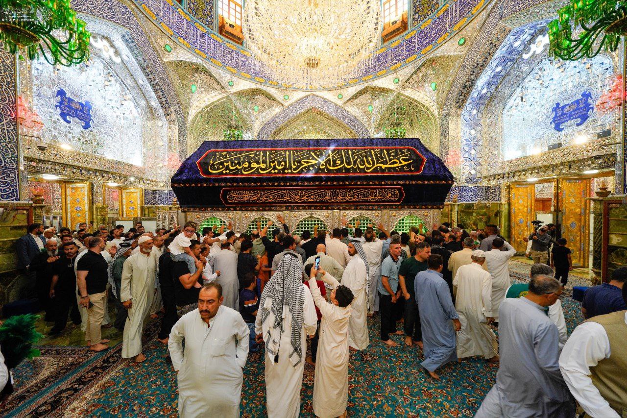 عکس/ ضریح مطهر علوی سیاه‌پوش شد
