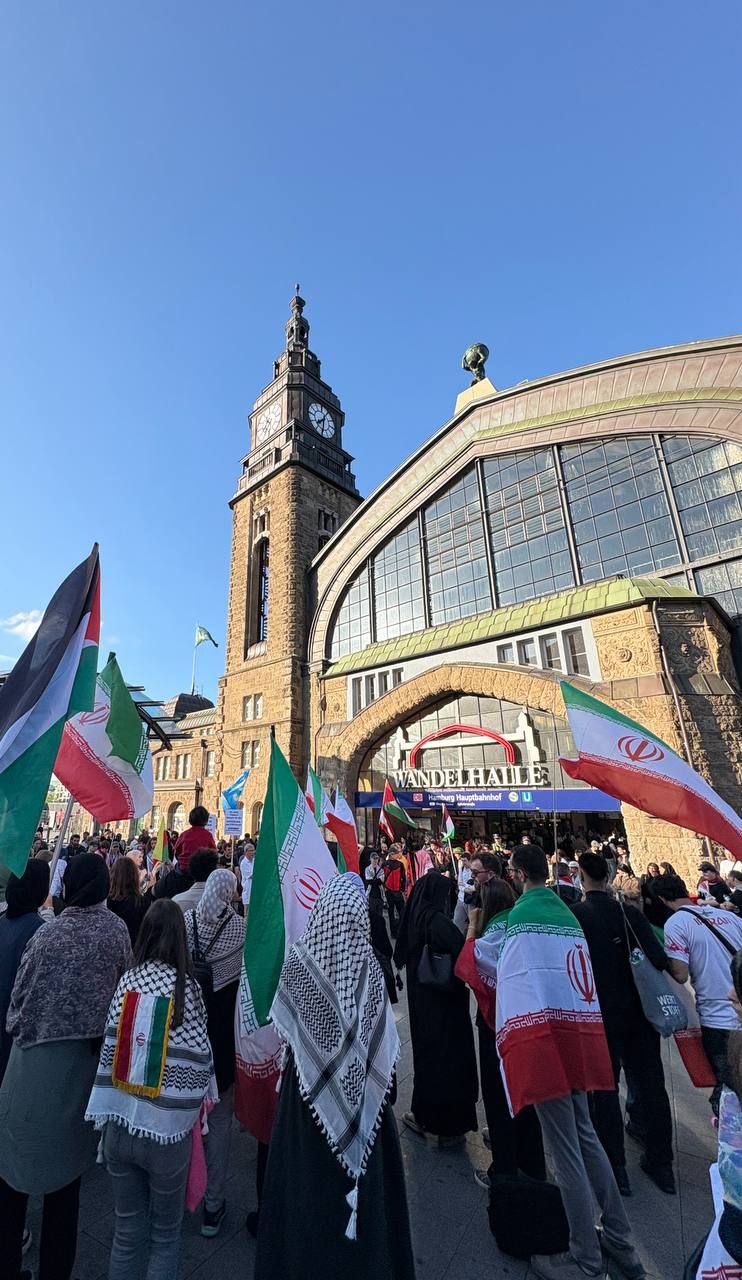 تظاهرات ایرانیان ساکن هامبورگ در اعتراض به تجاوز آمریکا و اسرائیل به خاک ایران