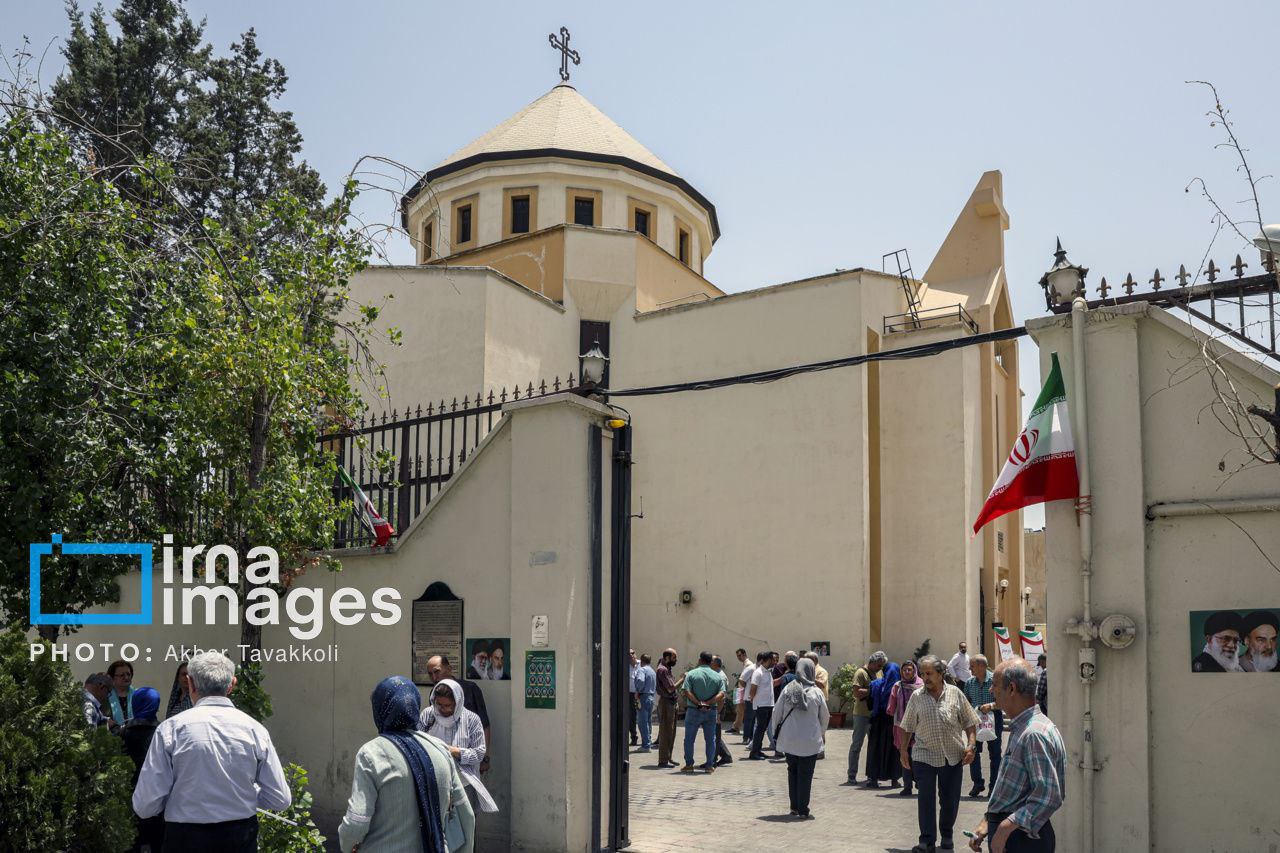 عکس/ ​​​​​​​تجمع مسیحیان در حمایت از نیروهای مسلح ایران