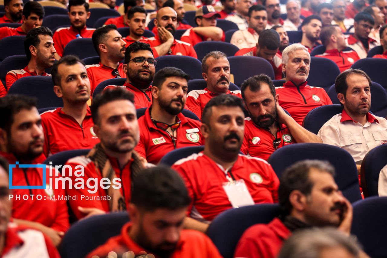 قدردانی از امدادگران جمعیت هلال احمر