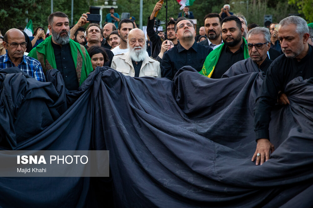 مراسم اهتزاز پرچم عزای حسینی در تهران