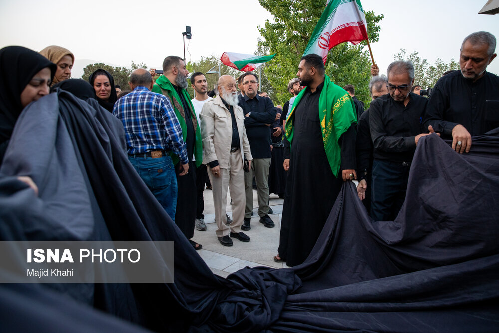 مراسم اهتزاز پرچم عزای حسینی در تهران