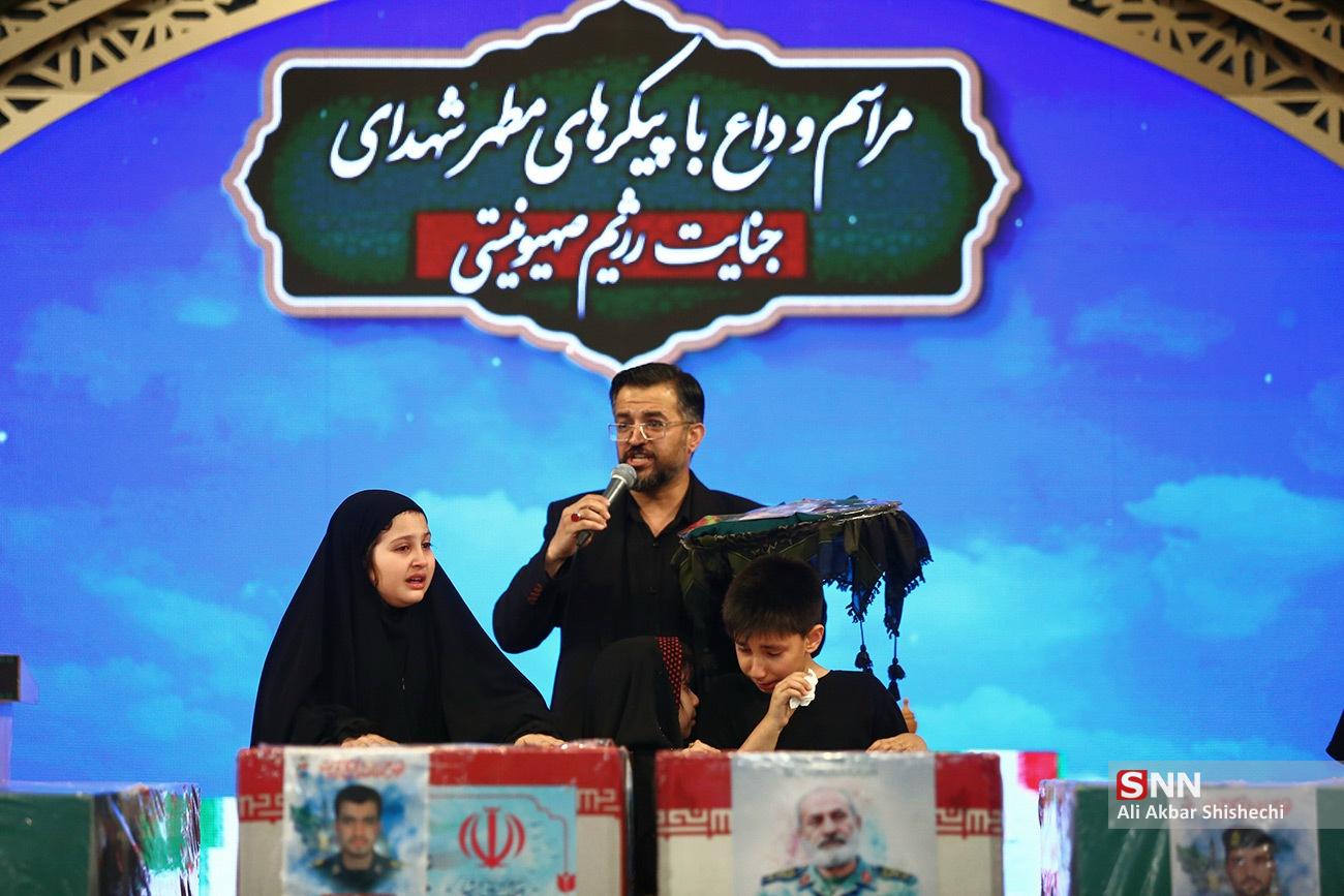 عکس/ وداع با پیکر مطهر ۱۵ شهید حملات رژیم صهیونیستی در حرم مطهر امام رضا (ع)