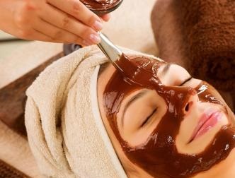 رفع تیرگی دور چشم با قهوه و عسل
