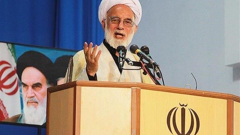 امام جمعه اراک: ملت ایران با تمام وجود از عزت و شرف خود صیانت میکند