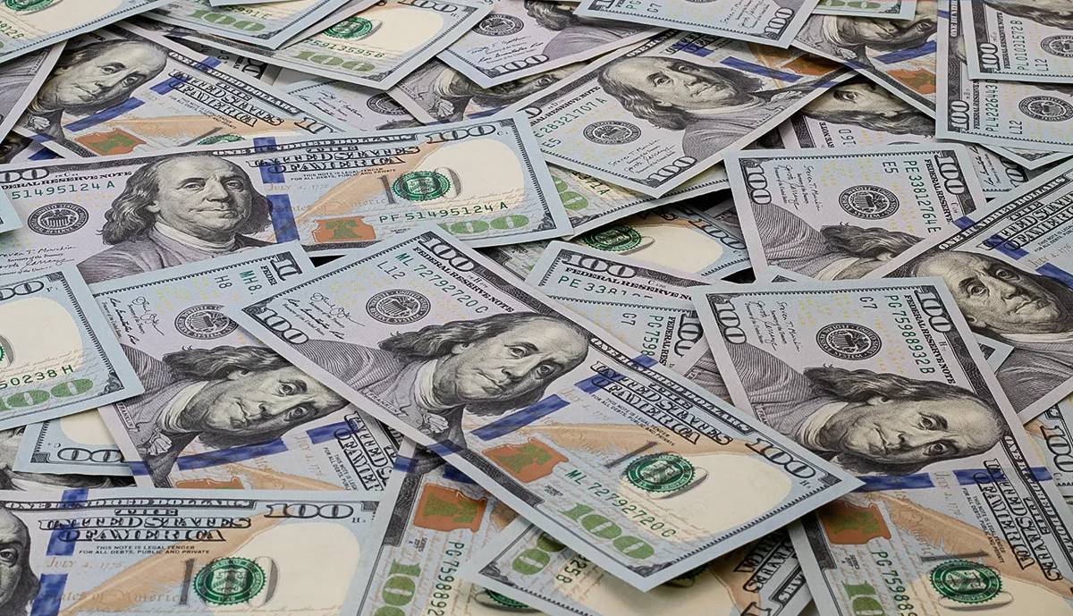 دلار جهانی به کف قیمت چند ساله سقوط کرد