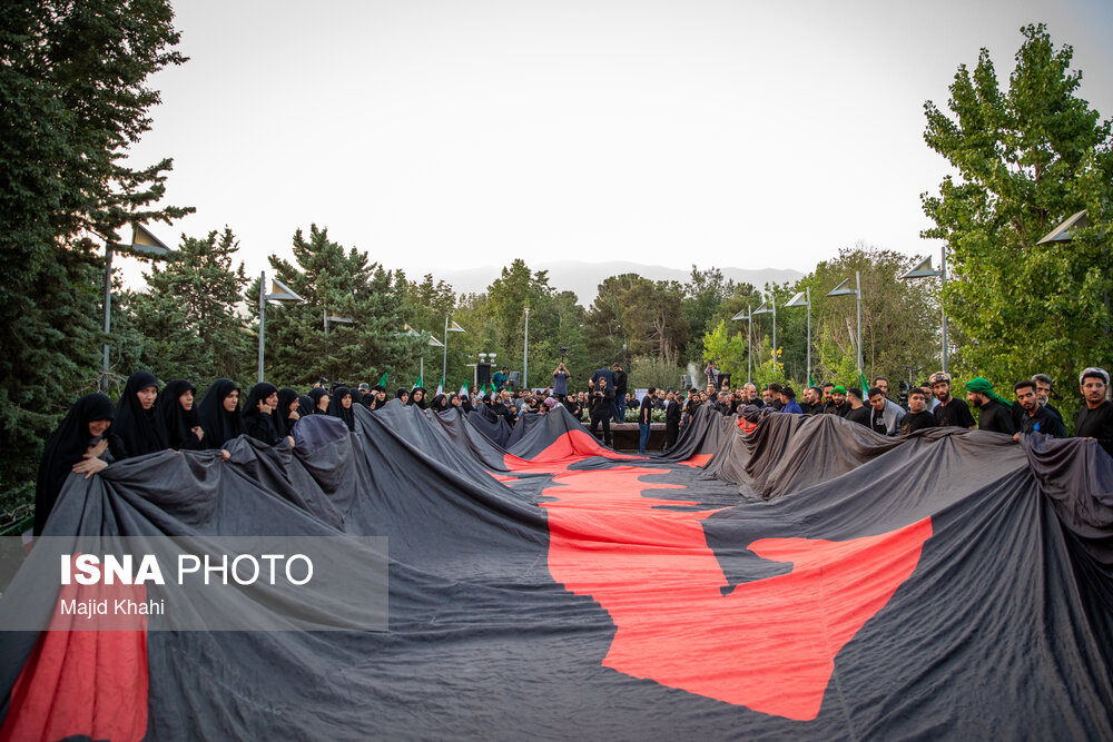 مراسم اهتزاز پرچم عزای حسینی در تهران