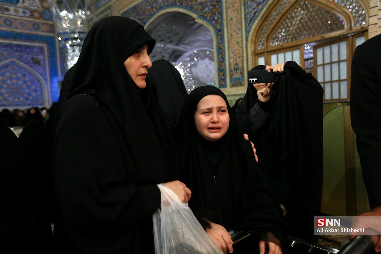 عکس/ وداع با پیکر مطهر ۱۵ شهید حملات رژیم صهیونیستی در حرم مطهر امام رضا (ع)