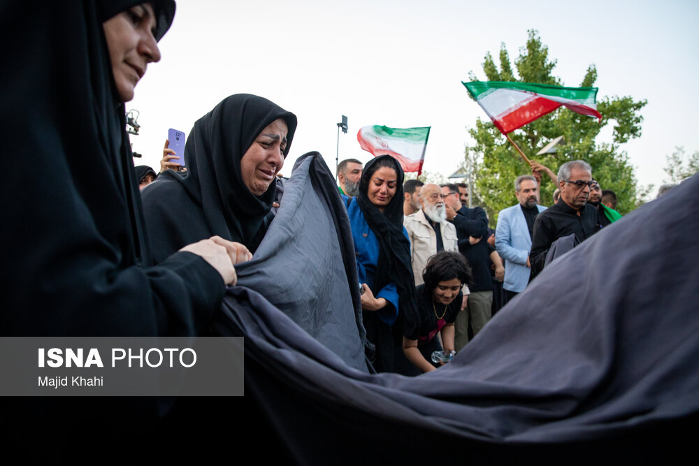 مراسم اهتزاز پرچم عزای حسینی در تهران
