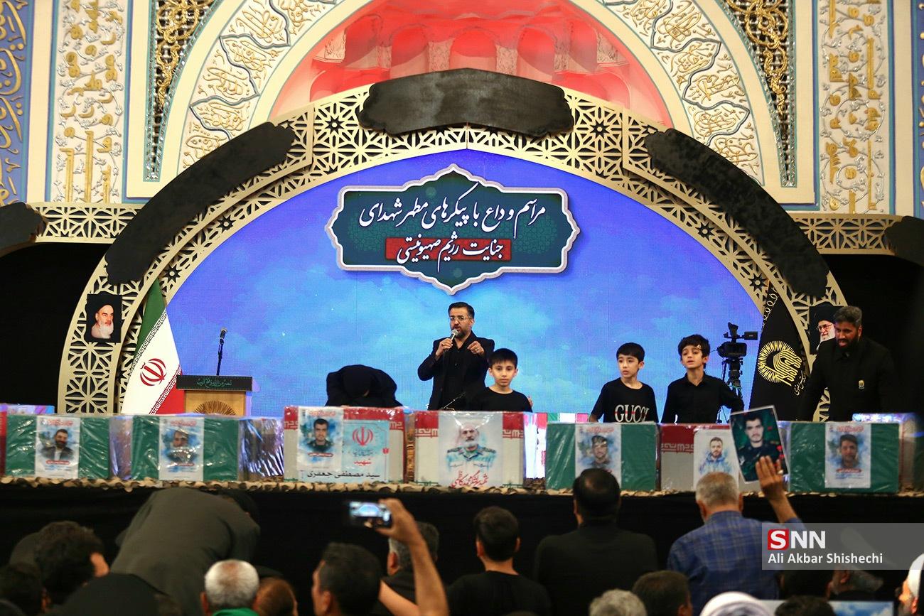 عکس/ وداع با پیکر مطهر ۱۵ شهید حملات رژیم صهیونیستی در حرم مطهر امام رضا (ع)