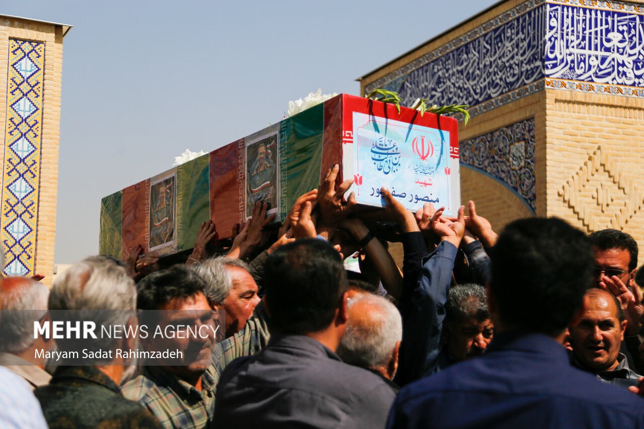 عکس/ تشییع پیکر مطهر سردار شهید «منصور صفرپور» در شیراز