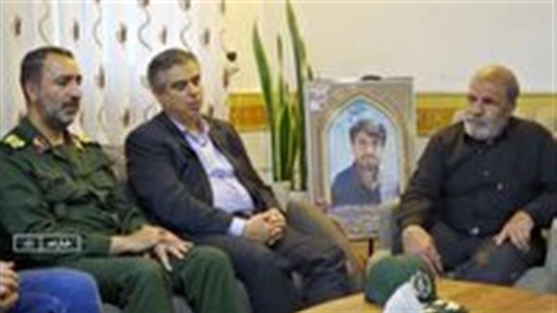 دیدار استاندار مرکزی با خانواده شهید طاهری