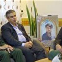 دیدار استاندار مرکزی با خانواده شهید طاهری