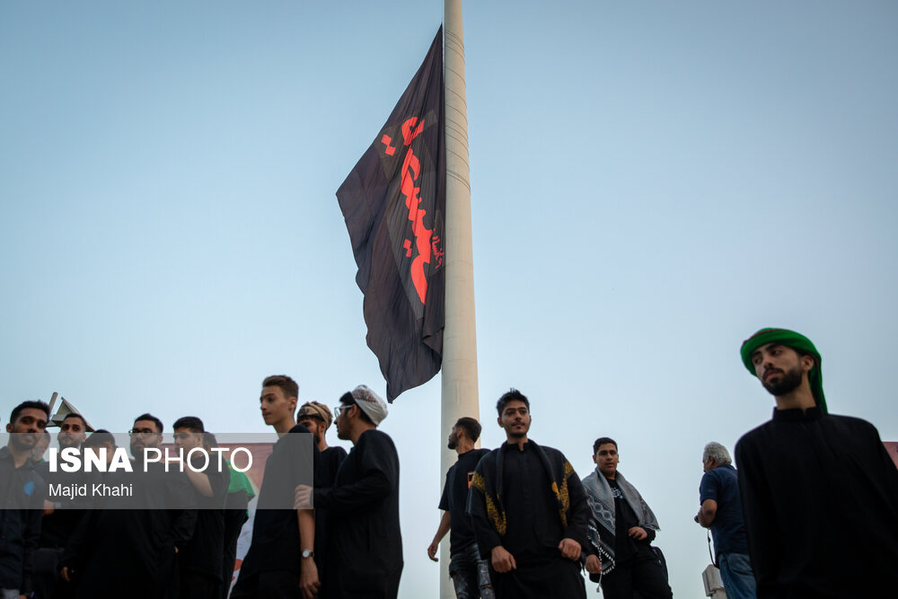 مراسم اهتزاز پرچم عزای حسینی در تهران