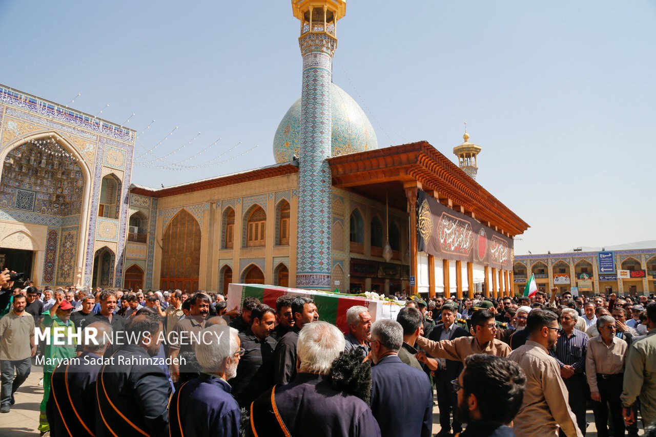 عکس/ تشییع پیکر مطهر سردار شهید «منصور صفرپور» در شیراز